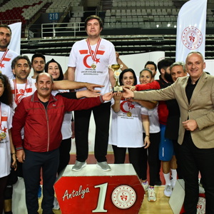 İl Müdürlüğümüzde Sosyal Etkinlikler Kapsamında Yapılan Voleybol Turnuvası Sona Erdi - fotoğraf 2