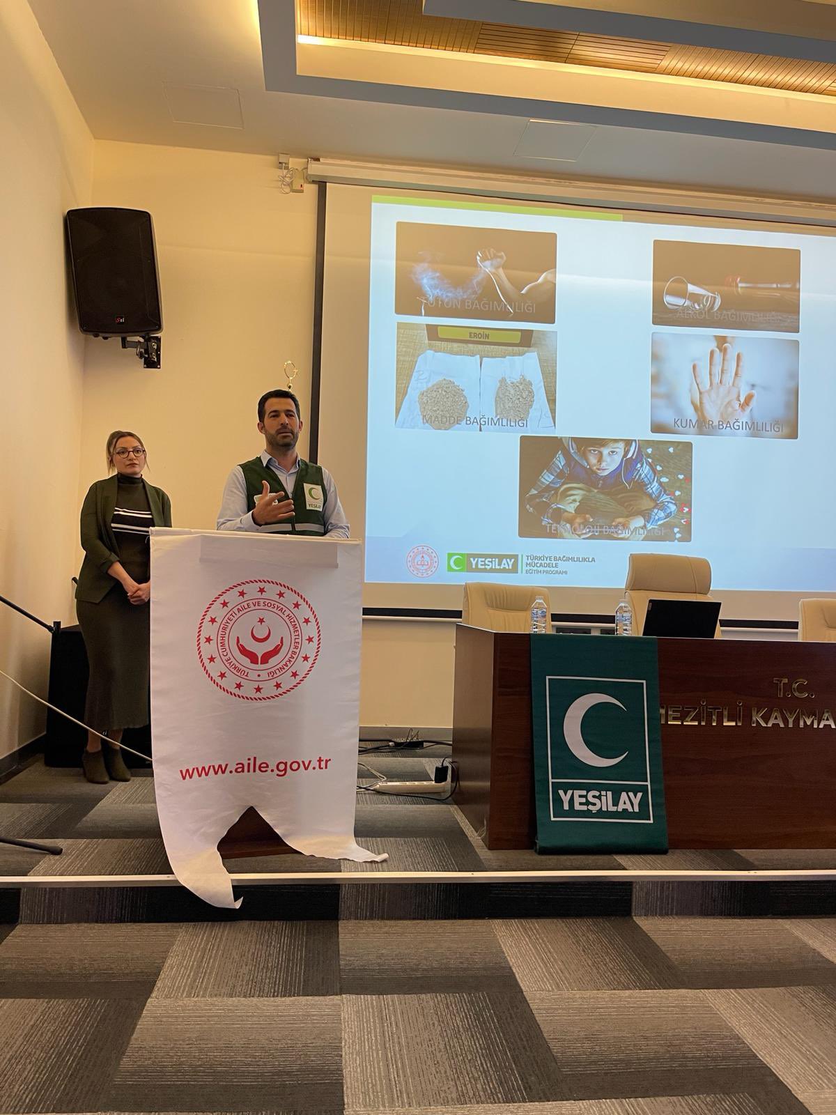 TBM Formatorumuz Gözde ÇETİNTAŞ tarafından İl Müdürlüğümüze bağlı kuruluş personellerimize “Madde Bağımlılığı” konusunda, YEDAM Eğitim Koordinatörü Sabahat YURDUSEV tarafından ise “Yeşilay Danışma Merkezleri” hakkında bilgi verilmiştir. 