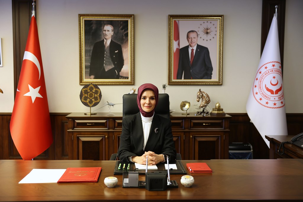 Bakanımız Göktaş: “2024-2028 yıllarını kapsayan 2. Kadının Güçlenmesi Strateji Belgesi ve Eylem Planımızı 8 Mart’ta kamuoyu ile paylaşacağız"