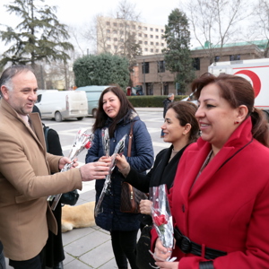 Güçlü ve müreffeh toplumlar inşa etmek, sosyal adaleti tesis etmek istiyorsak, kadının statüsünü güçlendirmek zorundayız - fotoğraf 11
