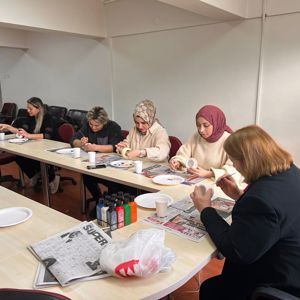 Kadınlara Yönelik Seramik Boyama Atölye Çalışması Yapıldı - fotoğraf 2