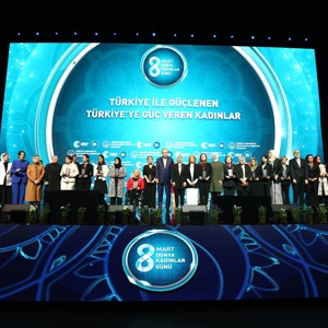 Cumhurbaşkanı Erdoğan ve Bakanımız Göktaş "Türkiye ile Güçlenen, Türkiye'ye Güç Veren Kadınlar Programı”na Katıldı - fotoğraf 1