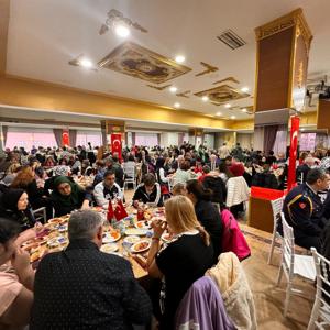Valiliğimiz himayesinde İl Müdürlüğümüz koordinesinde şehit aileleri, gazilerimiz ve gazi ailelerimize iftar yemeği düzenlendi. - fotoğraf 4