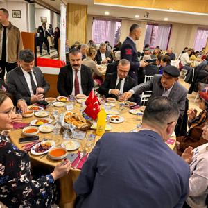 Valiliğimiz himayesinde İl Müdürlüğümüz koordinesinde şehit aileleri, gazilerimiz ve gazi ailelerimize iftar yemeği düzenlendi. - fotoğraf 5