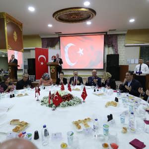 Valiliğimiz himayesinde İl Müdürlüğümüz koordinesinde şehit aileleri, gazilerimiz ve gazi ailelerimize iftar yemeği düzenlendi. - fotoğraf 6