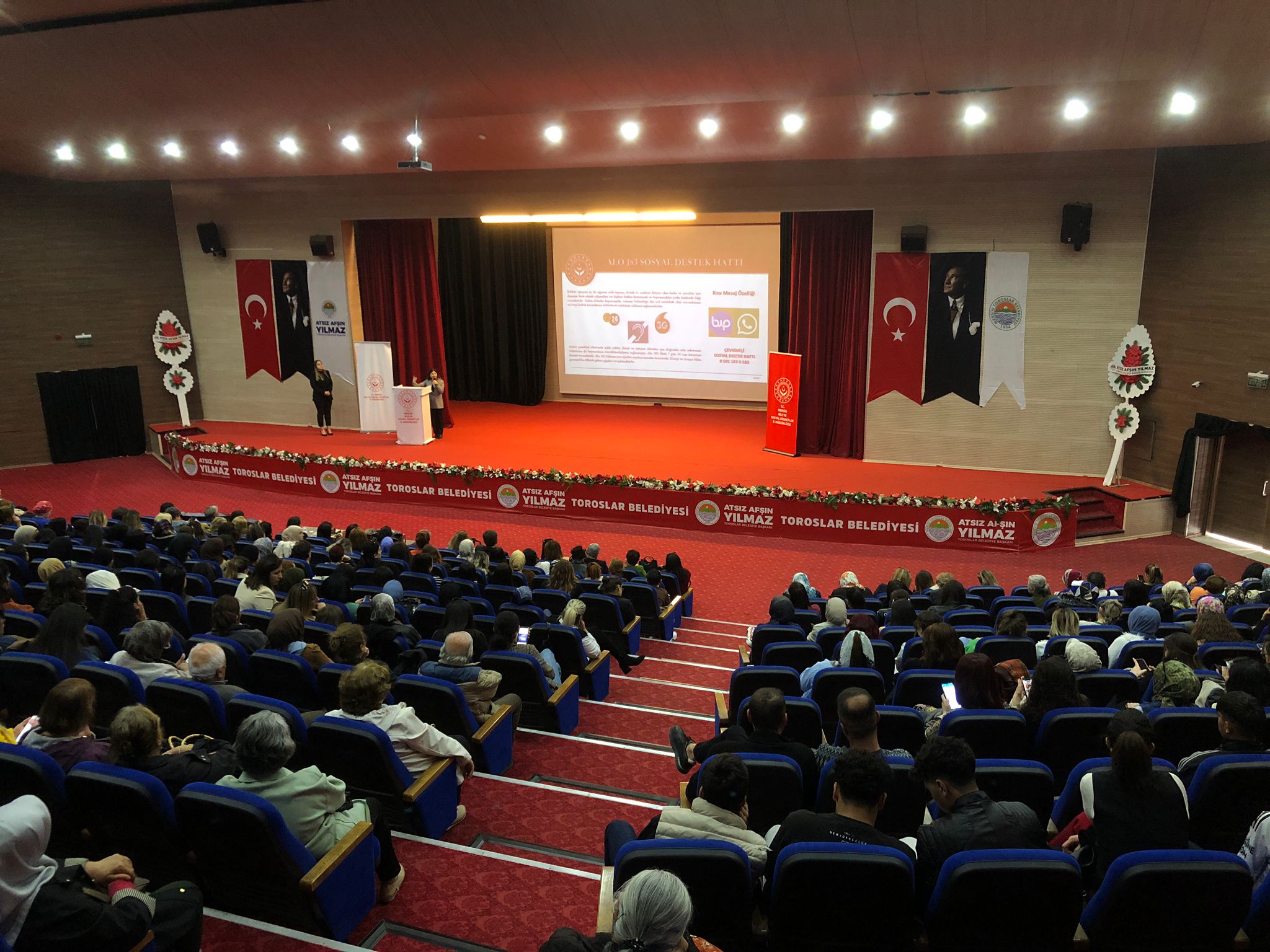 #8MartDünyaKadınlarGünü münasebetiyle  @Toroslarbld  Yunus Emre Kültür Merkezi'nde gerçekleşen programımız İl Müdürümüz, Kuruluş Müdürlerimiz, personellerimiz ve vatandaşlarımızın katılımıyla gerçekleştirildi.