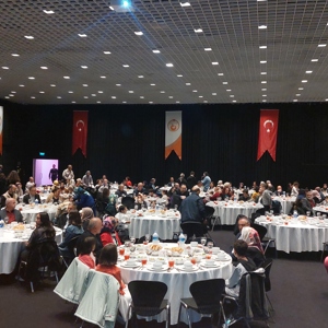 Valimiz Hulusi ŞAHİN ile eşi Ebru ŞAHİN Hanımefendi ev sahipliğinde Koruyucu Ailelerimiz ve Çocuklarımızla iftar programında buluştuk - fotoğraf 8