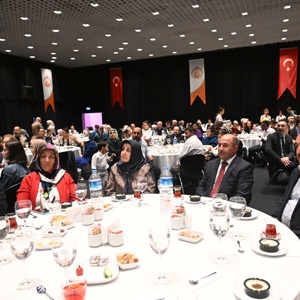 Valimiz Hulusi ŞAHİN ile eşi Ebru ŞAHİN Hanımefendi ev sahipliğinde Koruyucu Ailelerimiz ve Çocuklarımızla iftar programında buluştuk - fotoğraf 5