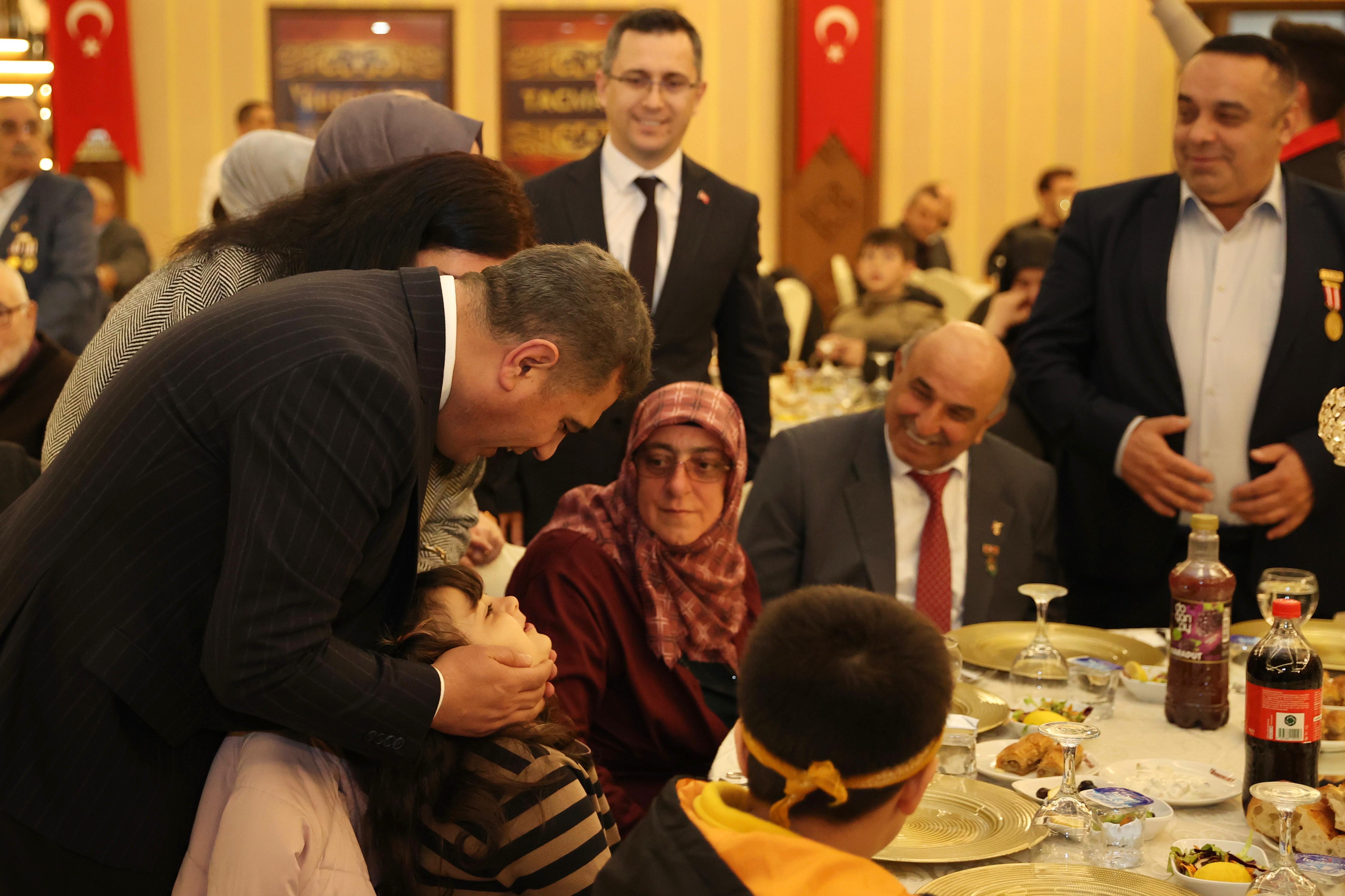 18 Mart Şehitleri Anma Günü Ve Çanakkale Deniz Zaferinin 109. Yılında Şehit Ailelerimiz, Gazilerimiz Ve Aileleri Onuruna İftar Programı Düzenlendi.