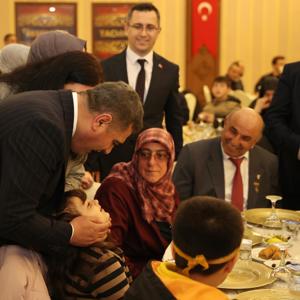18 Mart Şehitleri Anma Günü Ve Çanakkale Deniz Zaferinin 109. Yılında Şehit Ailelerimiz, Gazilerimiz Ve Aileleri Onuruna İftar Programı Düzenlendi. - fotoğraf 1