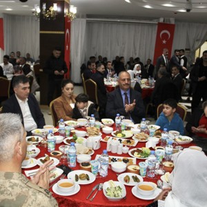 "Kahramanlarımız ve Yakınları ile İftardayız" Programı Düzenlendi - fotoğraf 5