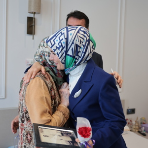 Bakanımız Göktaş, Bursa'da Huzurevi ve Alzaymır Hizmet Birimi ile “Aile Destek Merkezi ve Ana Kucağı"nın Açılışlarını Gerçekleştirdi - fotoğraf 6
