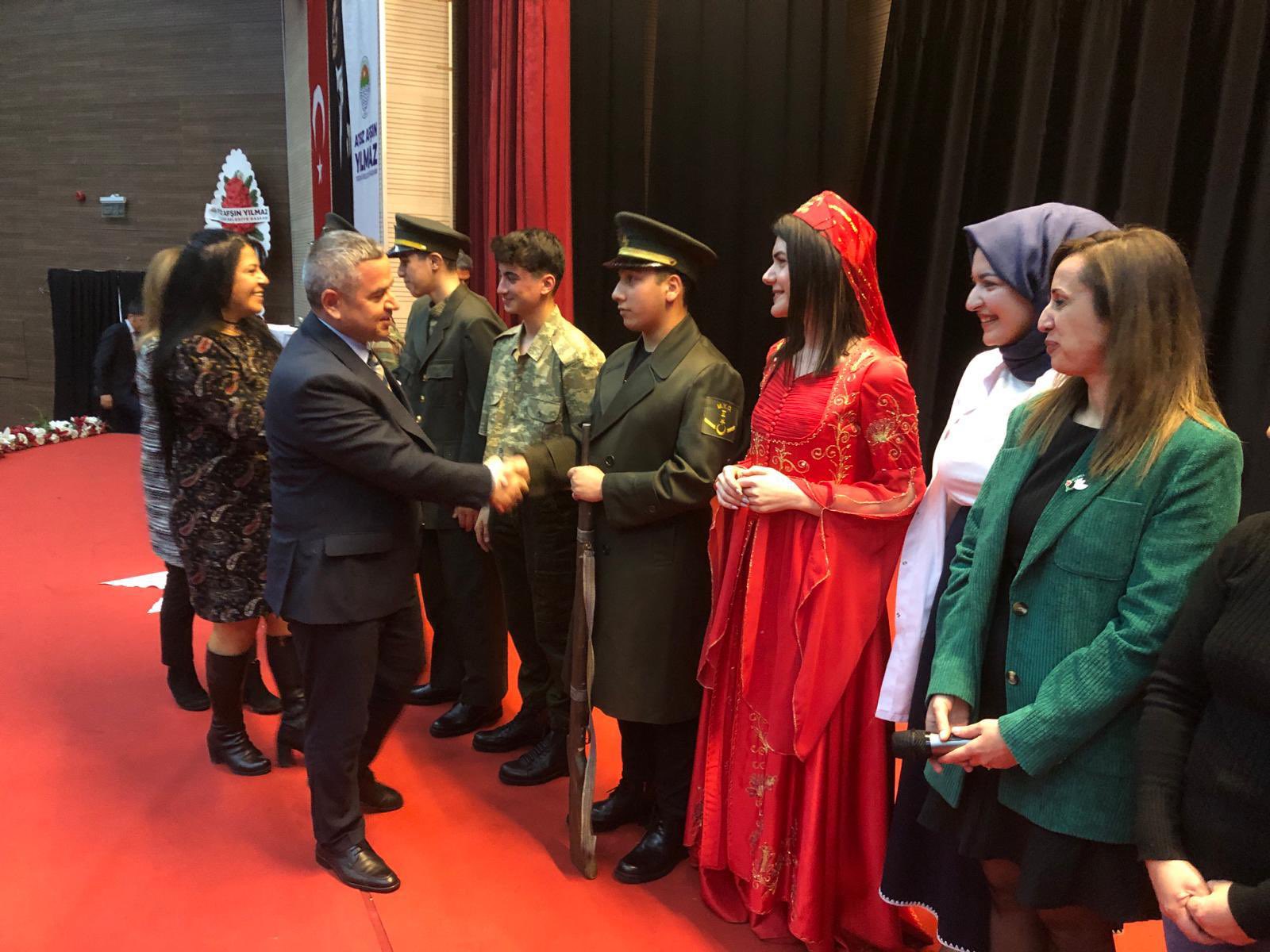 18 Mart Çanakkale Zaferimizin 109. yıldönümü münasebetiyle çocuklarımızın haftalardır çalıştığı program, Vali Yardımcımız Kadir OKATAN’ın katılımı ile gerçekleştirildi.   Aziz şehitlerimizin ruhu şad olsun. 🇹🇷