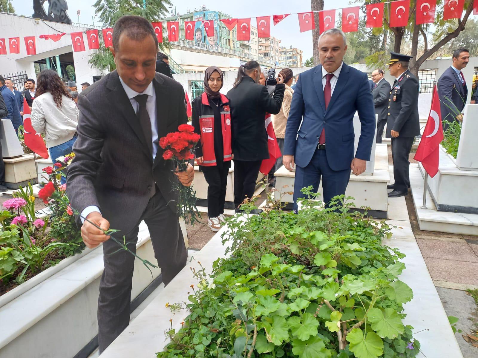 #TarsusSHM 18 Mart Çanakkale Zaferimiz ve Şehitlerimizi Anma Günü kapsamında kıymetli şehit ailelerimiz ve  Tarsus Kaymakamı Mehmet Ali AKYÜZ ile birlikte Tarsus Şehitliği ziyaret edilerek şehitlerimizi andı.