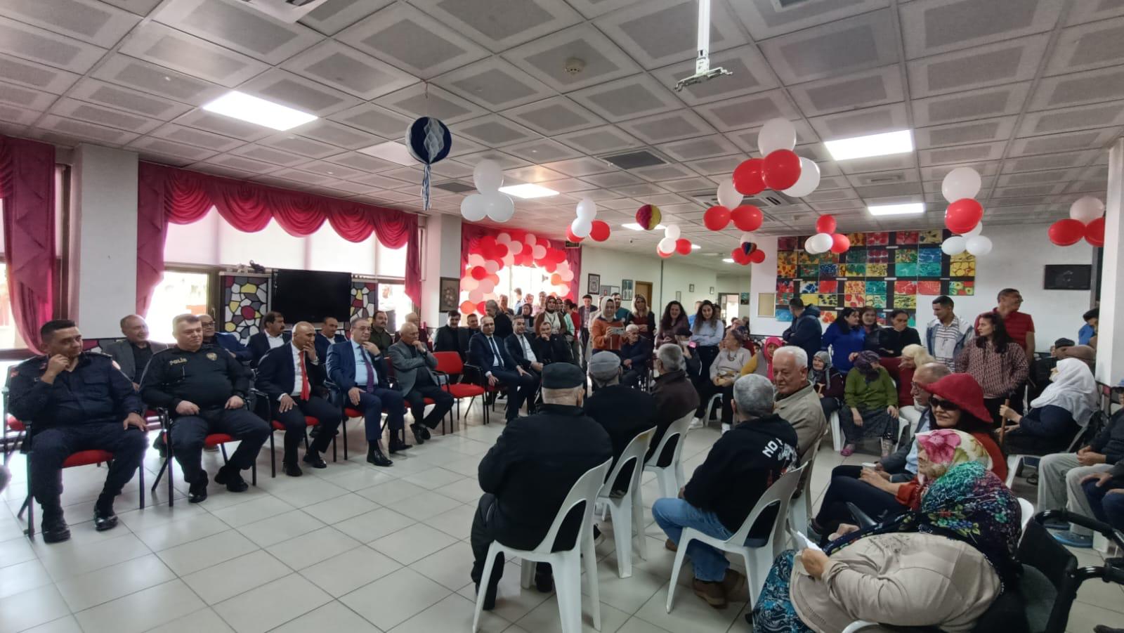 İlçe Kaymakamı Aydın TETİKOĞLU ve paydaş kurum müdürlerinin katılımı ile #ErdemliHuzurevi büyüklerimizin el emeklerinden oluşan ürünlerin sergilendiği 18-24 Mart Yaşlılara Saygı Haftası programında bir araya geldik.