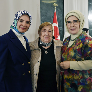 Emine Erdoğan Hanımefendi ve Bakanımız Mahinur Özdemir Göktaş huzurevi sakinleri ile iftarda buluştu - fotoğraf 2