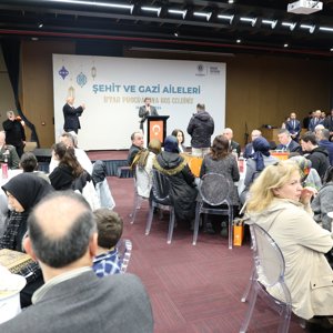 Valimiz Orhan Tavlı, İftar Yemeğinde Şehit Yakınları ve Gazilerle Bir Araya Geldi  - fotoğraf 2