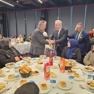 Valimiz Orhan Tavlı, İftar Yemeğinde Şehit Yakınları ve Gazilerle Bir Araya Geldi  - fotoğraf 7