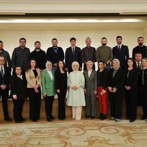 Emine Erdoğan, Gönül Elçileri koruyucu ailelerimiz ve vali eşleriyle iftarda bir araya geldi - fotoğraf 8
