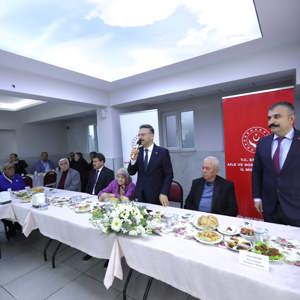 18-24 Mart "Yaşlılara Saygı Haftası" kapsamında Müdürlüğümüz ev sahipliğinde Safiye Gönül Bayar Huzurevimizde Valimiz Sayın Hüseyin AKSOY’un teşrifleriyle iftar yemeği düzenlendi. - fotoğraf 10
