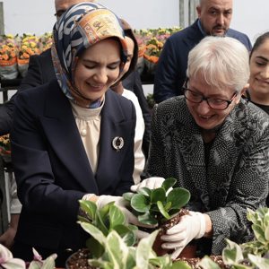 Aile ve Sosyal Hizmetler Bakanımız Göktaş, Adana’da huzurevi sakinleri ve kadınlarla buluştu - fotoğraf 3