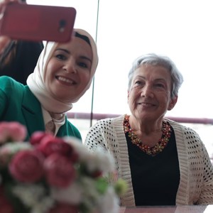 Bakanımız Mahinur Özdemir Göktaş İzmir'de Huzurevini Ziyaret Etti - fotoğraf 3