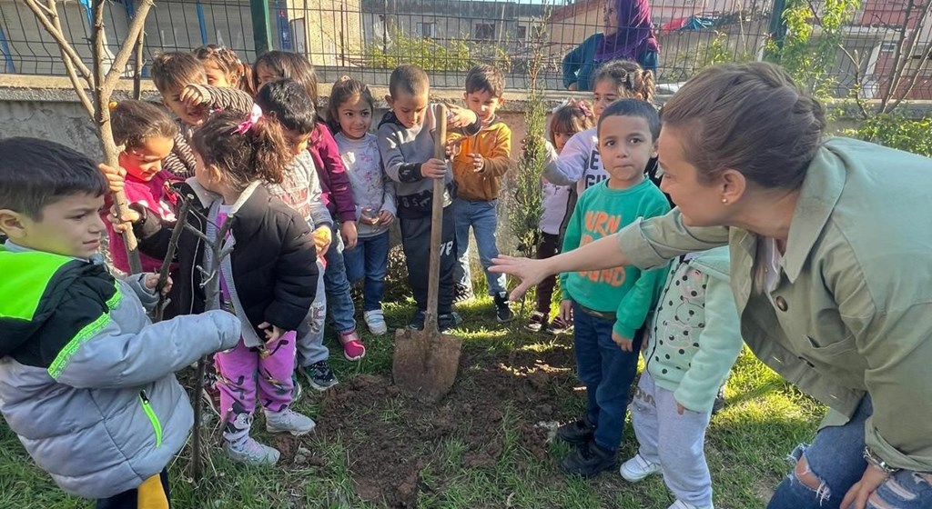 Yavuz Selim Çok Amaçlı Toplum Merkezi (ÇATOM) Oyun Odası Kursundaki Çocuklar Orman Haftası Sebebiyle Fidan Dikimi Etkinliği
