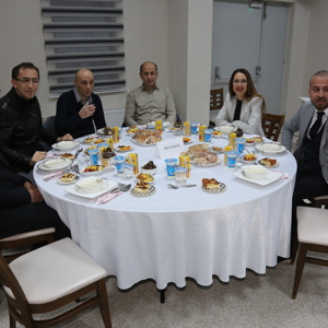 Büyükler Küçükler İle İftar Ediyor, İftihar Ediyor - fotoğraf 4