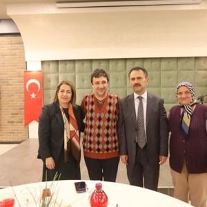 Bakan Yardımcımız Sayın Sevim SAYIM MADAK ve Valimiz Sayın İlhami AKTAŞ, İftar Programında Özel Bireyler Ve Fedakâr Aileleri Biraya Geldiler. - fotoğraf 2
