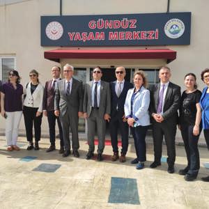 2 Nisan Otizm Farkındalık Günü Kapasamında Edirne Aile ve Sosyal Hizmetler İl Müdürlüğüne bağlı Keşan Sosyal Hizmet Merkezi Müdürlüğü bünyesinde faaliyet gösteren Engelsiz Yaşam Merkezinde etkinlik düzenlendi. - fotoğraf 2