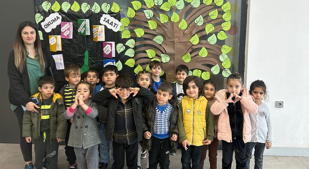 ÇATOM Oyun Odası Kursundaki Çocuklar Kütüphane Haftası Sebebiyle Şenay Aybüke Yalçın İl Halk Kütüphanesini Ziyaret Etti