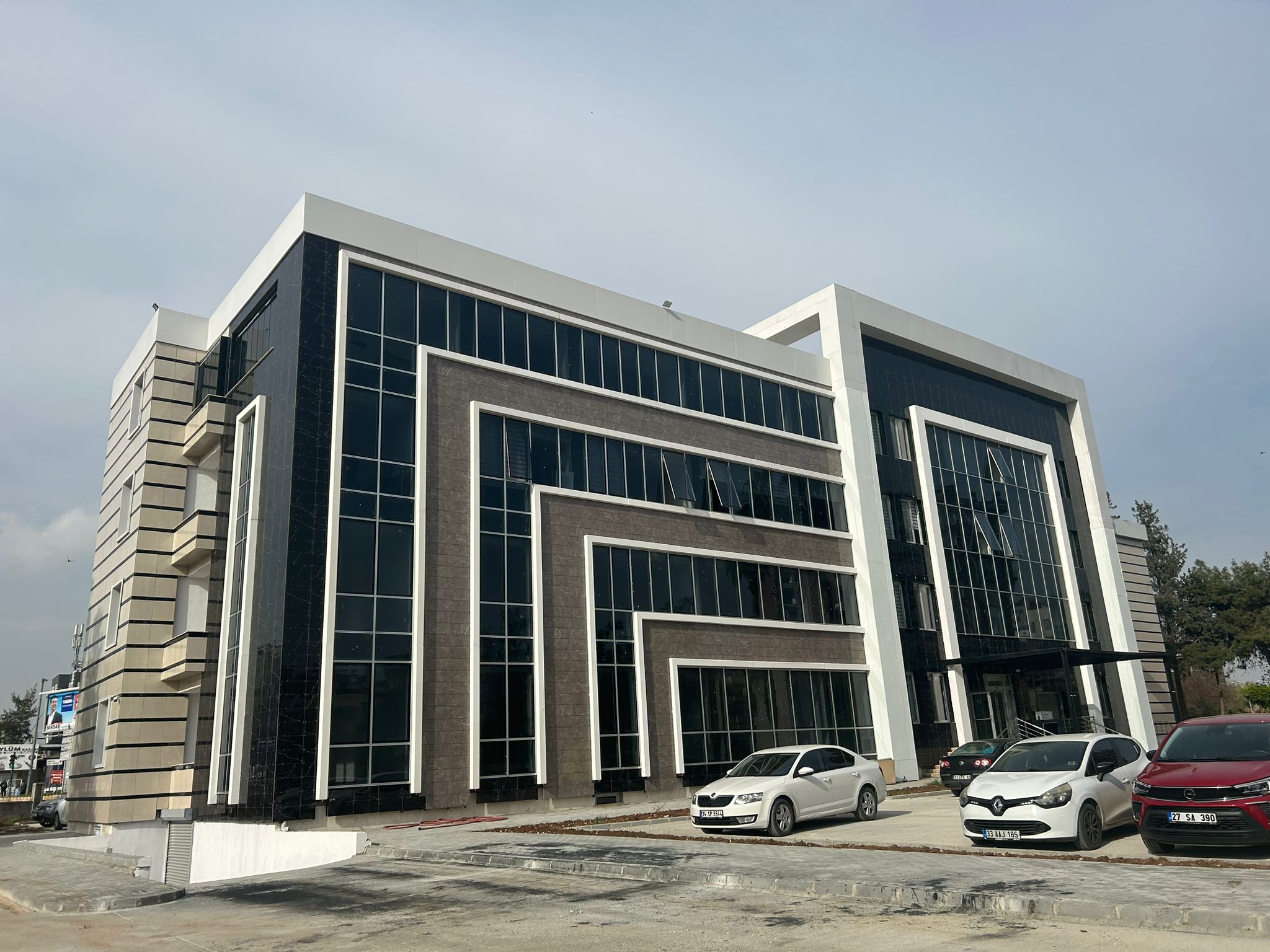 Vatandaşlarımızın dikkatine! Mersin Aile ve Sosyal Hizmetler İl Müdürlüğümüz Çankaya Mh. Çarşı civarındaki eski yerinden taşınmıştır.   Yeni Binamızın Adresi: Yeni Mh. GMK Bulvarı 114. Cd No:71 Akdeniz/MERSİN.  (Eski Çocuk Esirgeme)