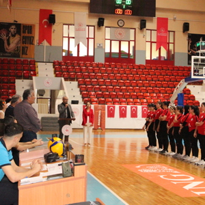 ÇOCUK HİZMETLERİ GENEL MÜDÜRLÜĞÜNÜN DÜZENLEDİĞİ TÜRKİYE 6. VOLEYBOL TURNUVASI ADANA DA GERÇEKLEŞTİ - fotoğraf 1