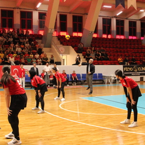 ÇOCUK HİZMETLERİ GENEL MÜDÜRLÜĞÜNÜN DÜZENLEDİĞİ TÜRKİYE 6. VOLEYBOL TURNUVASI ADANA DA GERÇEKLEŞTİ - fotoğraf 3