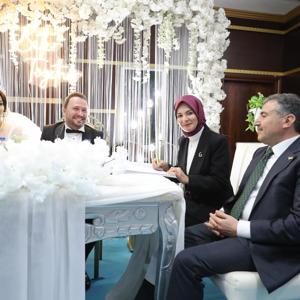 Aile ve Sosyal Hizmetler Bakanımız Göktaş Şırnak'ta devlet korumasında yetişen il müdürünün mutluluğuna ortak oldu - fotoğraf 1