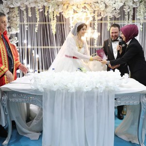 Aile ve Sosyal Hizmetler Bakanımız Göktaş Şırnak'ta devlet korumasında yetişen il müdürünün mutluluğuna ortak oldu - fotoğraf 2