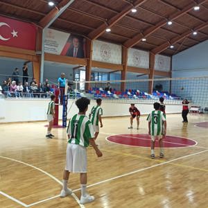 6. Voleybol Turnuvasında Bursa İli Takımı, Rakibi Bilecik'i Mağlup Etti - fotoğraf 1