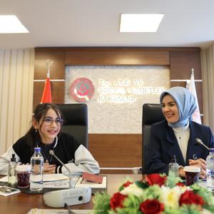 Aile ve Sosyal Hizmetler Bakanımız Göktaş, koltuğunu şehit kızı Elif Naz’a devretti - fotoğraf 1