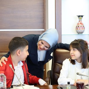 Aile ve Sosyal Hizmetler Bakanımız Göktaş, koltuğunu şehit kızı Elif Naz’a devretti - fotoğraf 2