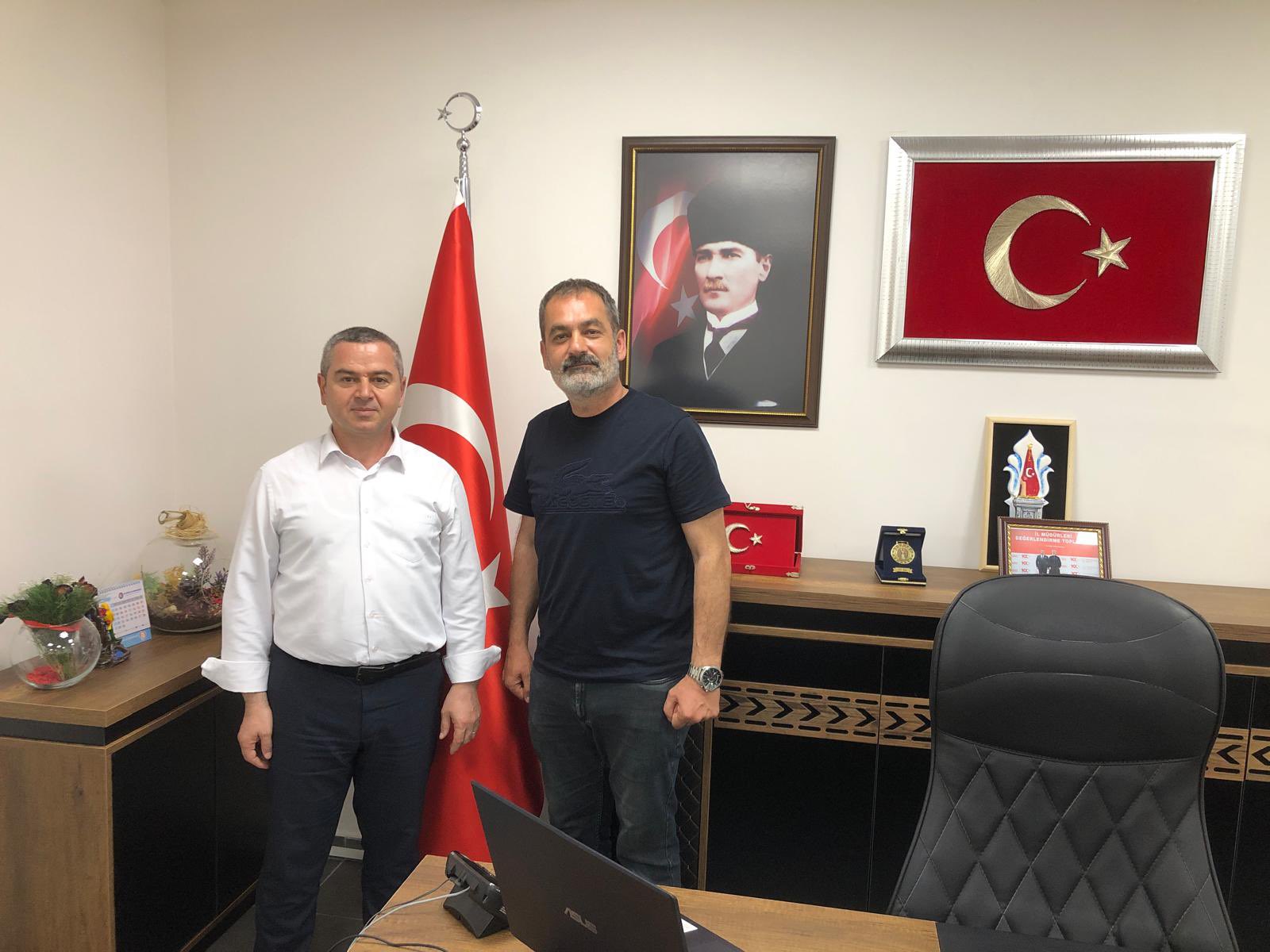 2023 yılında Pençe 2 Harekâtı Şehit Teğmen Abdulkadir GÜLER operasyonu kapsamında BTÖ mensuplarınca gerçekleştirilen taciz saldırısı sonucu şehit olan Aziz Şehidimiz Mehmet Emre TEKE’nin kıymetli babası, İl Müdürümüz Naci YILMAZ’ı ziyaret etmiştir.