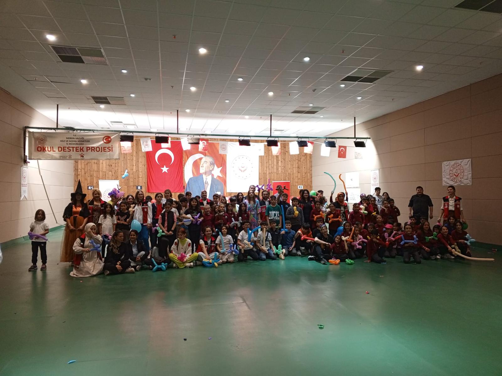 Çocuklarımızla 23 Nisan Ulusal Egemenlik ve Çocuk Bayramı'nı İlçe Gençlik ve Spor Müdürlüğü,Kızılay Şube Başkanlığı ve Erdemli Belediyesi katkılarıyla düzenlenen"Geleneksel Çocuk Oyunları ve Spor Şenliği"ni bol coşkulu ve eğlenceli bir şekilde kutladık.