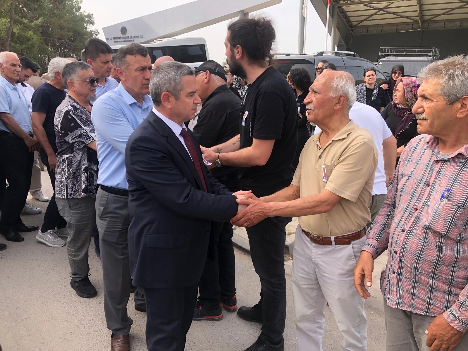 İl Müdürümüz Naci YILMAZ, #Yenişehir ilçemizde ikamet eden Polis Gazimiz Yakup KAYTAN'ın vefatı münasebetiyle Polis Özel Harekat Amirliği'nde düzenlenen törene katıldı.  Polis Gazimize Allah'tan rahmet ailesine sabırlar diliyoruz. 🇹🇷