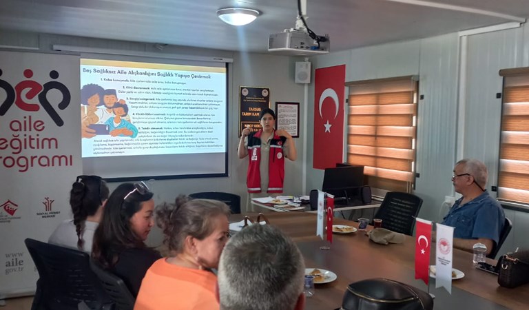 #TarsusSHM, Tarsus İlçe Tarım ve Orman Müdürlüğü personellerine yönelik ''Aile Eğitim ve İletişimi'' konularında eğitim verdi.