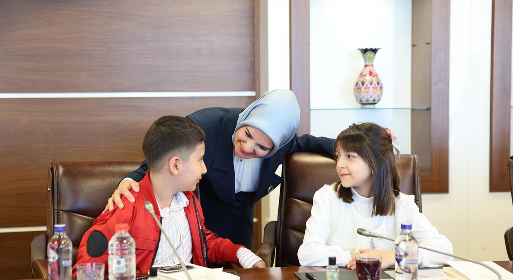 Aile ve Sosyal Hizmetler Bakanımız Göktaş, koltuğunu şehit kızı Elif Naz’a devretti