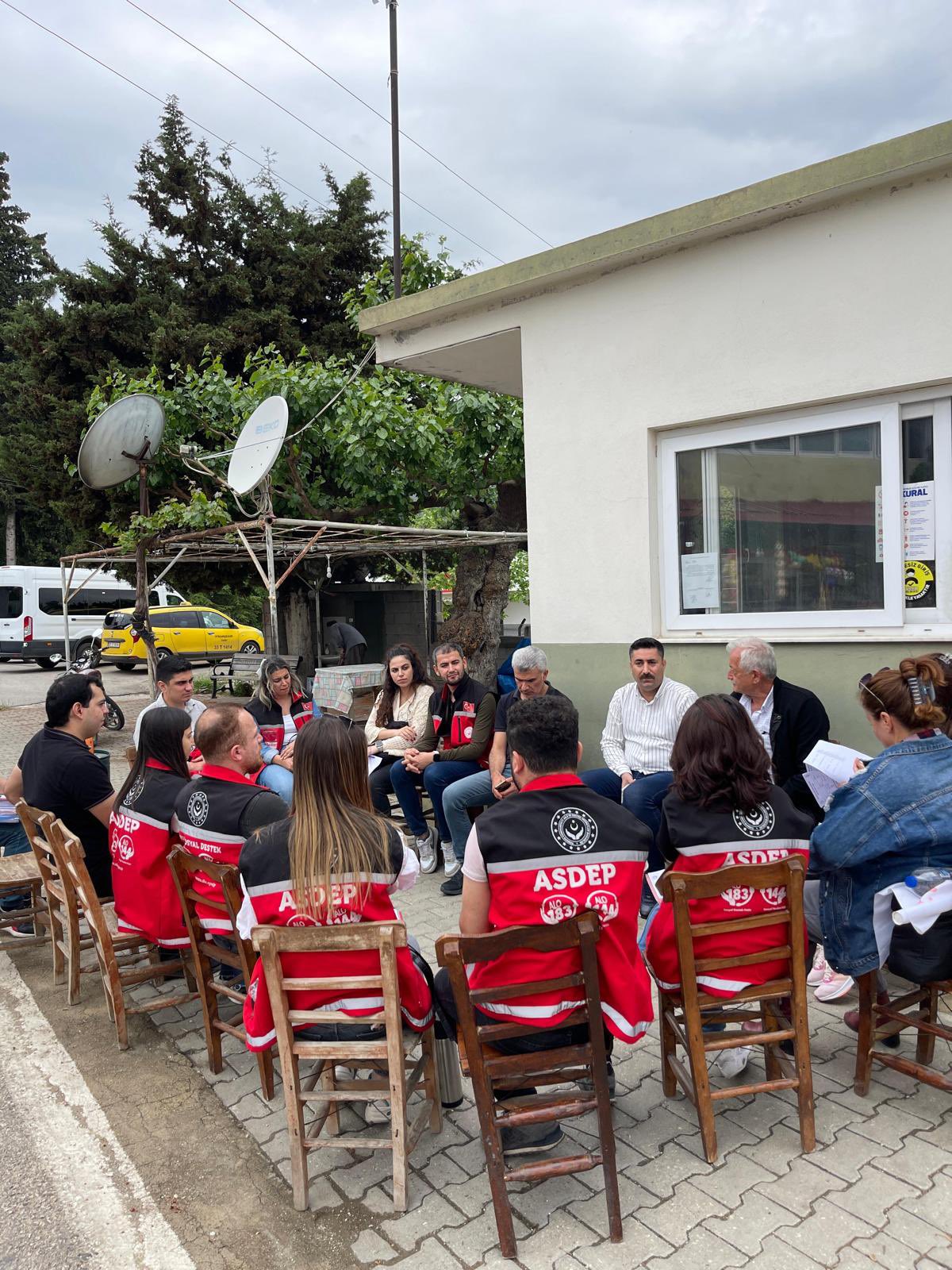 #MezitliSHM,Akarca Köyü Muhtarını yanına alarak ekiplerimiz ile genel bir tarama yaptı.Köylüler hanelerinde ziyaret edilerek Evde Bakım Hizmeti, Sosyal Ekonomik Destek Hizmeti ve diğer hizmetlerimizden yararlanan vatandaşlarımızı yerinde denetim ve inceleme yaptı.
