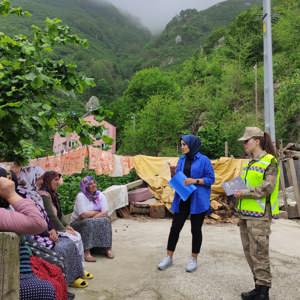 "KADINA ŞİDDETİ DURDURMAK İÇİN: ŞÖNİM VE JANDARMA İŞ BİRLİĞİNDE TOPLUMU BİLİNÇLENDİRİYORUZ! - fotoğraf 2