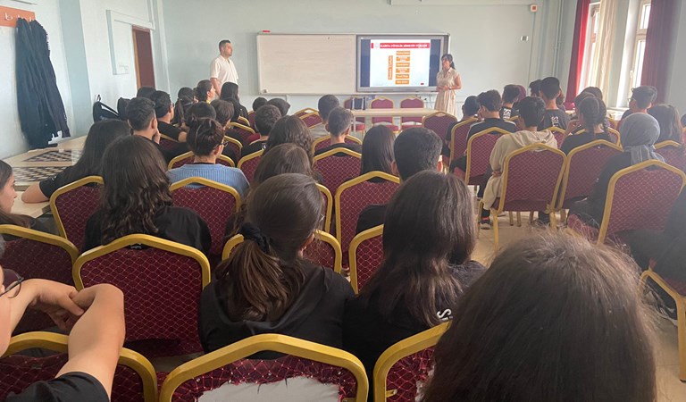 #SilifkeŞÖNİM tarafından Silifke Fen Lisesi öğrencilerine "Kadına Yönelik Şiddetle Mücadele" ve " Erken Yaşta ve Zorla Evliliklerle Mücadele" konularında eğitim verildi.