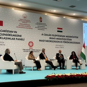 Türkiye ile Macaristan'ın Aile Yapısının Güçlendirilmesine Yönelik Özgün Yaklaşımlar Paneli Ankara’da Düzenlendi - fotoğraf 3