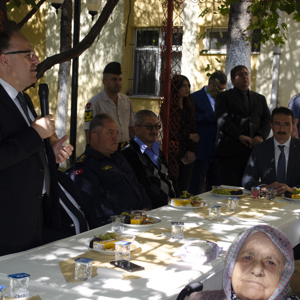 Sayın Valimiz Mustafa TUTULMAZ ve İl Müdürümüz Zekai İNAN  Yetişkin Gençlerle Bir Araya Geldi. - fotoğraf 9