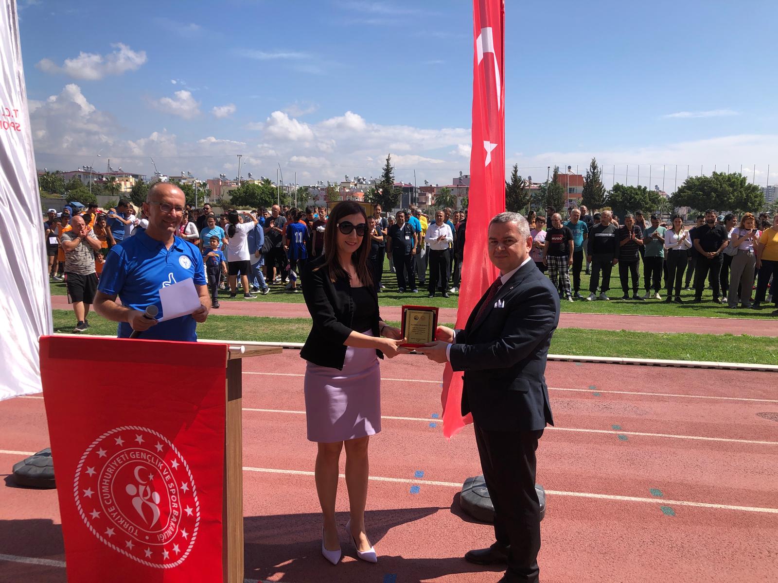 #EngellilerHaftası vesilesiyle Nevin Yanıt Atletizm Pistinde Özel Sporcular Atletizm Şampiyonası düzenlendi. 220 özel birey yarışmaya katıldı. Gülle atma, disk atma ve uzun atlama yarışmaları yapıldı. Katılan bütün özel bireylere madalya taktimi yapıldı.